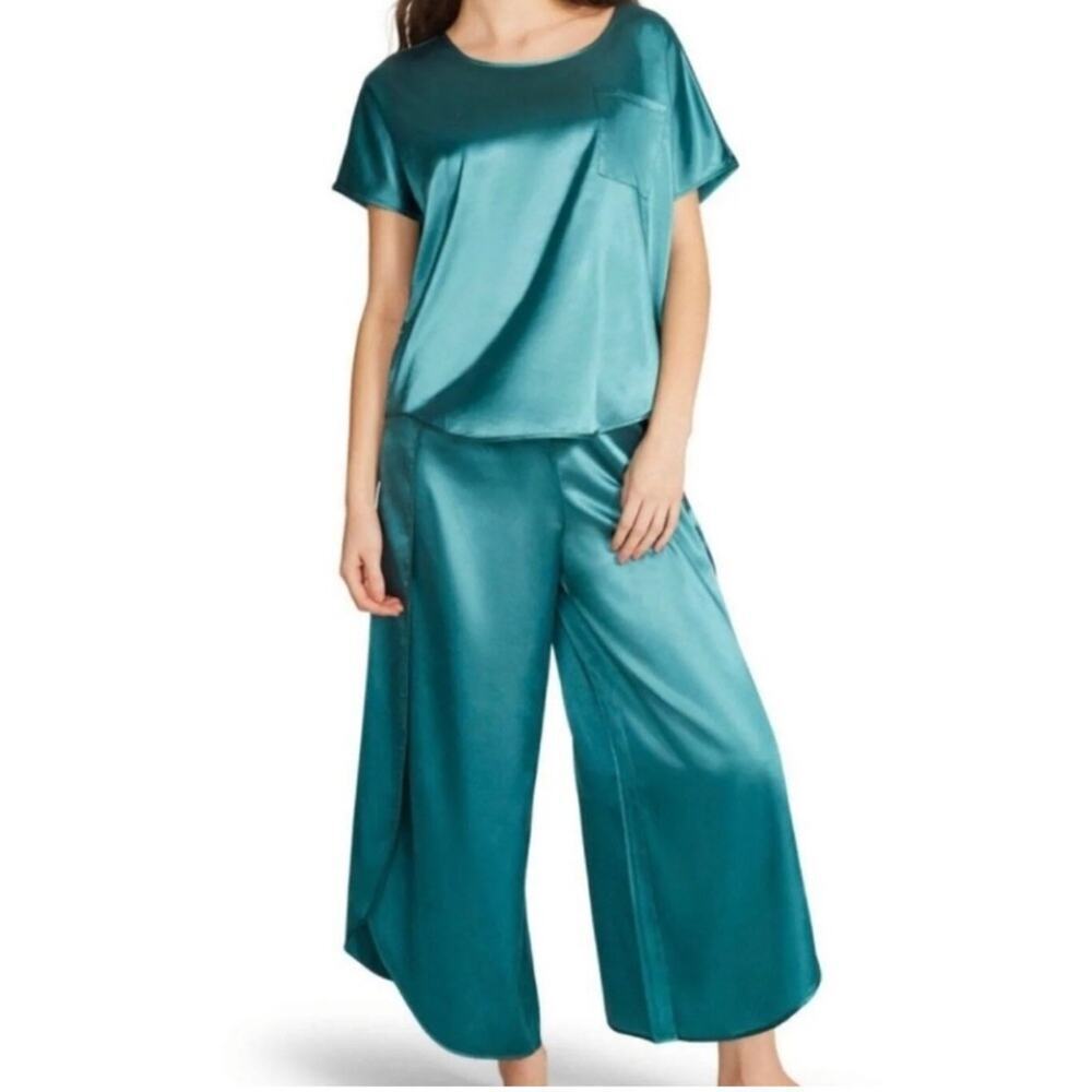 BB Dakota Women's Satin 2-Piece Short Sleeve Pant Lounge Set Size M